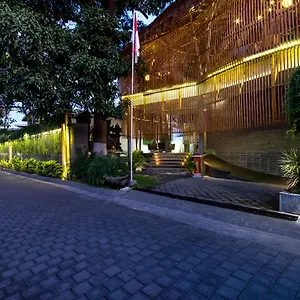 taman-mesari-luxury-villasseminyak.ubudhotelsnow.com/
